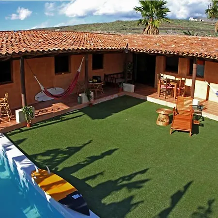 بيت شباب Surf House