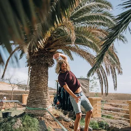 Surf House بيت شباب *