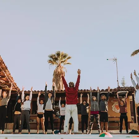 بيت شباب Surf House كالاو سالفاجي