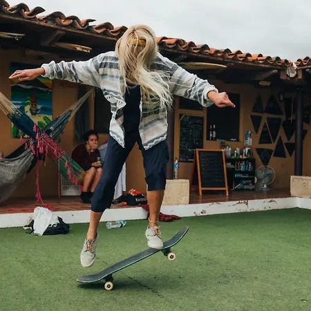 Surf House بيت شباب كالاو سالفاجي