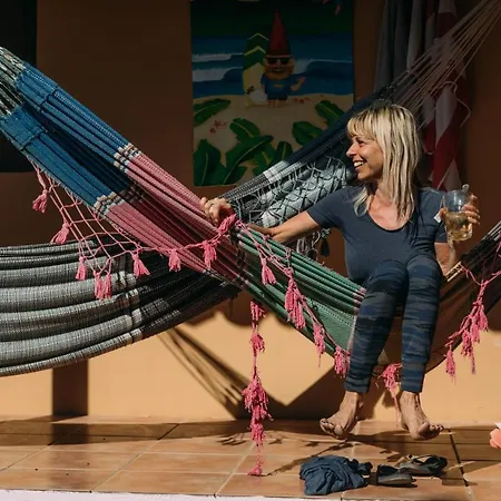 بيت شباب Surf House كالاو سالفاجي