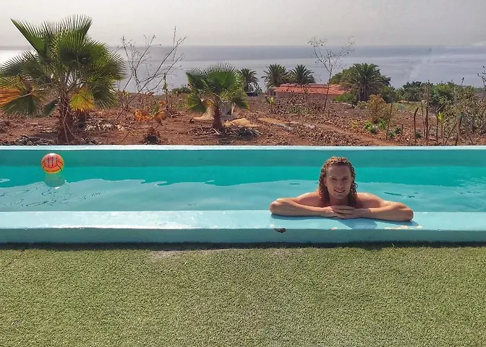 ホステル Surf House カジャオ・サルバヘ