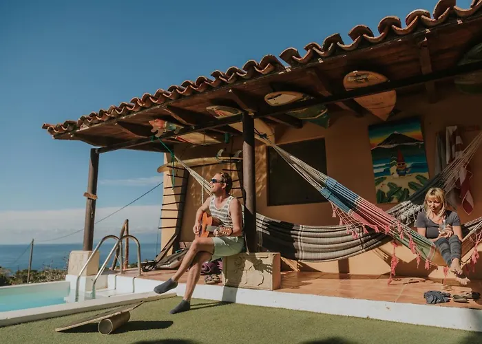 Surf House ホステル カジャオ・サルバヘ