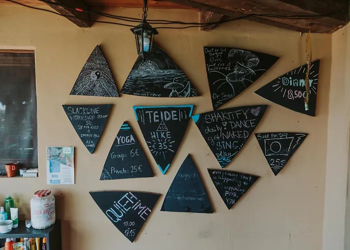 Surf House ホステル カジャオ・サルバヘ