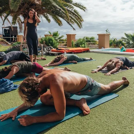 Surf House ホステル カジャオ・サルバヘ